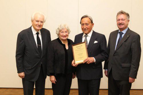 VIVIT-Ehrenmitglied Egmond Frommelt, Gretl und Martin Purtscher sowie VIVIT-Leiter Prim. Univ-Prof. Heinz Drexel.