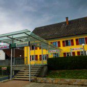 Minderjährige Flüchtlinge ziehen in Krone Lauterach