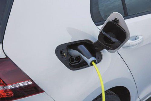 300 Kilometer weit soll der elektrische Golf mit stärkerer Batterie kommen.