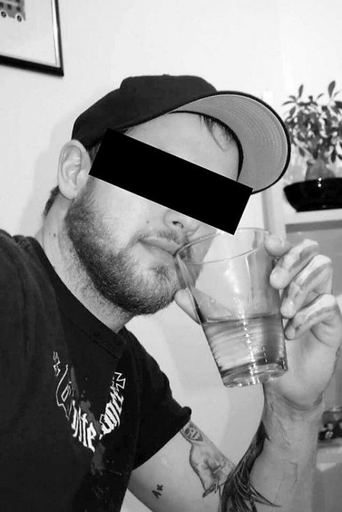 Der 27-jährige befand sich in der Neonazi-Szene.