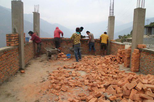 Der Schulbau in Nepal schreitet zügig voran.