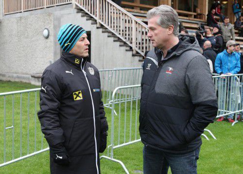 Die beiden Schweizer Marcel Koller (l.) und Roger Bader tauschten sich am Rande des Trainings aus.