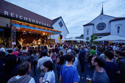 Die Veranstaltungsreihe Sommer.Lust am Platz lockt jährlich Tausende Besucher auf den Lustenauer Kirchplatz.