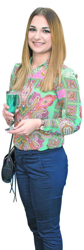 Ein Gläschen Vollbad-Sekt für Melanie Patsch.