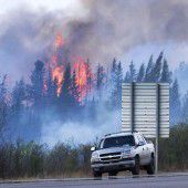 Kühleres Wetter hilft Feuerwehren