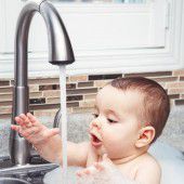 „Er muass Wasser schneatza.“