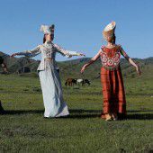 Chakassen pflegen Tracht und Tradition