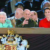 Pferdeparaden und Popstars für die Queen