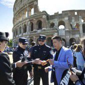 Chinesische Polizisten auf Streife in Italien