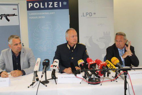 Informierten über den Ermittlungsstand (v. l.): Stefan Schlosser (LKA), Polizeichef Hans-Peter Ludescher, Norbert Schwendinger (LKA).