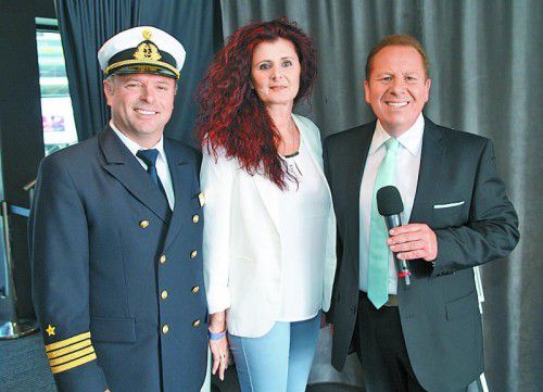 Kapitän Hans Wüstner, Organisatorin Sylvia Brändle und der Moderator des Abends, Roberto Kalin (v. l.).