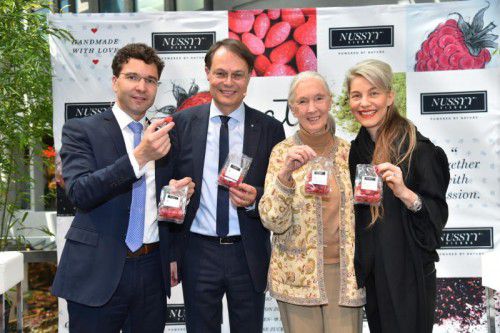 Markus Kaser (GF Interspar Österreich), Gerhard Drexel (Vorstandsvorsitzender Spar Österreich), Jane Goodall und Carina Pirngruber von Nussyy.