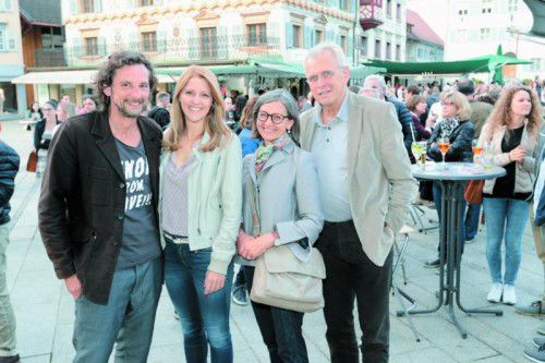 Marty Rauch mit Angelika Holzer sowie Dir. Katharina Lang und Privatdozent Wise Lang.