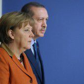 Deutsche Kanzlerin Merkel in der Löwengrube