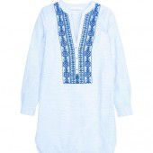 Femininer Look im Folklorestil