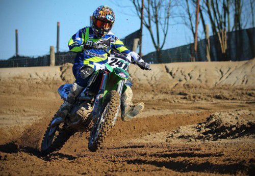 Philipp Rüf aus Au hat auf Kawasaki gewechselt und startet in der MX-Masters-Klasse.