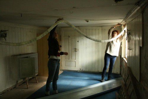 Simonetta Scherling und Kirsten Helfrich erwecken das alte Gemeinde-Waschhaus zum Leben.