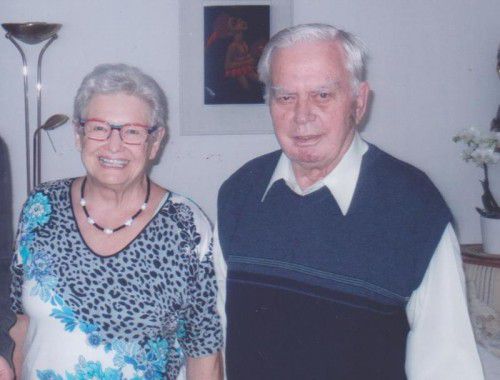 Zur diamantenen Hochzeit gratulieren auch sieben Enkelkinder.