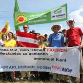 Menschenstrom setzt ein Zeichen gegen Atom