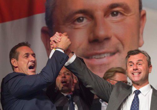 Am Abend der Stichwahl lag Hofer (r.) vorne. Die Briefwahlstimmen wendeten das Ergebnis. Strache (l.) reichte nun eine Anfechtung ein. 