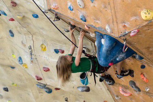 Ariane Franken holte bei den Titelkämpfen in der K1-Kletterhalle die Silbermedaille in der U-12-Klasse im Vorstieg und Speed.