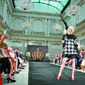 Streifen zum Start der Berliner Fashion Week