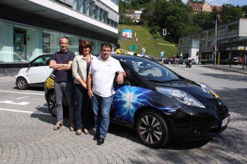 Auf dem „eTaxi“-Standplatz in Feldkirch stellte Manuela Kopf ihr neues Fahrzeug vor.