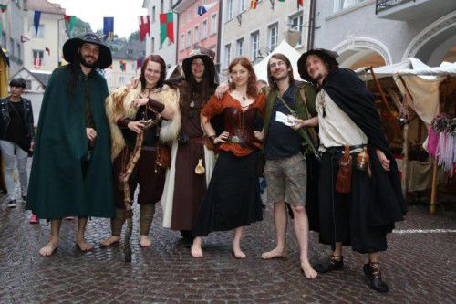 Begaben sich auf eine Zeitreise ins mittelalterliche Feldkirch: Alnus, Corinne, Bettina, Johanna und Raffael