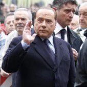 Berlusconi mit Herzproblemen im Krankenhaus