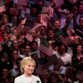 Clinton setzt sich klar gegen Sanders durch