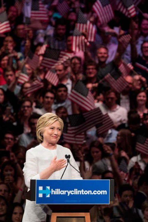 Clinton erklärte sich zur Siegerin des sogenannten zweiten Super Tuesdays. Jetzt muss sie sich gegen Trump behaupten.