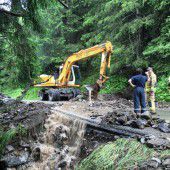 Mure blockiert Straße im Kleinwalsertal
