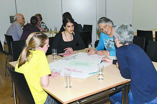 Diskutieren und andere Generationen kennenlernen.