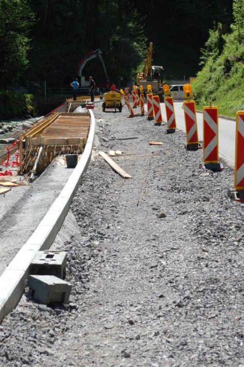 Ein neuer Gehsteig ziert bald die Silbertaler Straße.