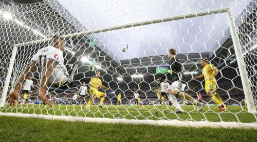 Eine Angelegenheit von wenigen Millimetern: Jérôme Boateng verhinderte in der 37. Minute mit einer akrobatischen Einlage sein eigenes Eigentor. Die Ukraine kam während der 90 Minuten zu zahlreichen guten Torchancen.