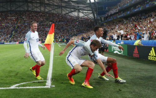 Englands Spieler, im Bild Dele Alli, Eric Dier und Wayne Rooney (v. r.), wollen auch im letzten Gruppenspiel über Tore jubeln können.