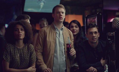 Ex-Miss Amina Dagi (h. r.) ist im neuen TV-Spot von Coke Zero zu sehen.