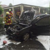 Batterieladegerät setzte Auto in Brand