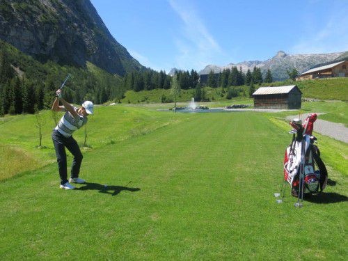 Die Betreiber des Arlberger 9-Loch-Golfplatzes in Zug bei Lech hoffen auf einen sonnigen Sommer.