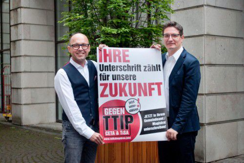 „Hinter den Abkürzungen TTIP, CETA und TiSA verstecken sich zahlreiche Bedrohungen“: Michael Ritsch (l.) und Reinhold Einwallner. 