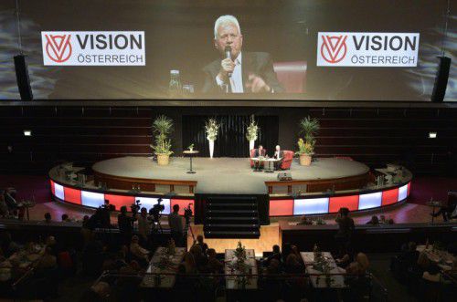 Frank Stronach erklärte im Magna Racino seinen Rückzug aus der Politik bis zur nächsten Nationalratswahl.