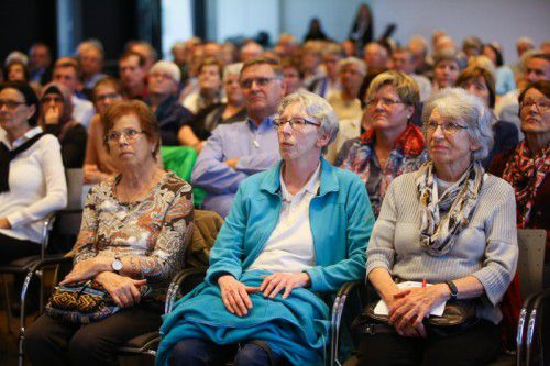 Hörstörungen sind keine Frage des Alters. Wie Wolfgang Elsäßer erklärte, leiden auch schon viele Jugendliche und junge Leute an Hörproblemen.