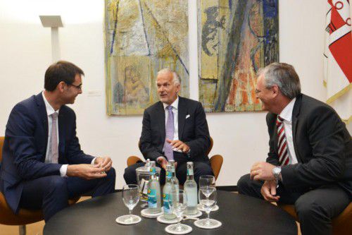 Josef Moser (Mitte) war bei Markus Wallner (links) und Harald Sonder­egger zu Gast.
