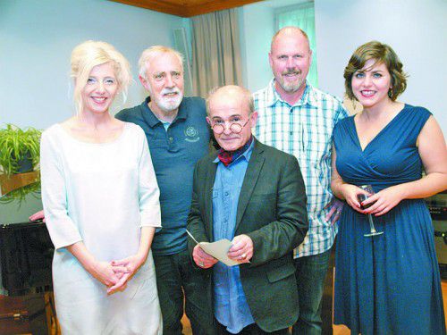 Kunstkreis C-Team mit Mitgründerin Dagmar Hoch, künstlerischer Leiter Habib Samadzadeh, die Künstler Hand Russenberger und Johannes Kaufmann sowie Projektorganisatorin Martina Peter (v. l.).