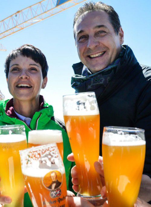 Mehr als drei Bier für Strache (r.) und Petry auf dem Berg.