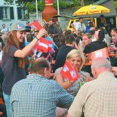 Großer Andrang beim Public Viewing im Land