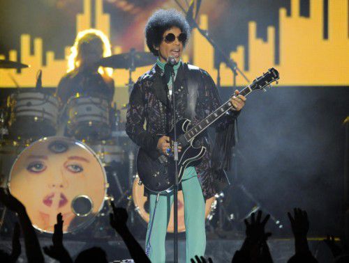 Neue Meldungen über Todesursache von Prince: Eine Überdosis Schmerzmittel soll dafür verantwortlich gewesen sein.
