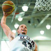 Stephen Curry kann der USA nicht helfen