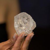 Rohdiamant vor Versteigerung