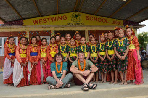 Theo Fritsche (l.) will den Menschen in seiner zweiten Heimat, in Nepal, etwas zurückgeben.
